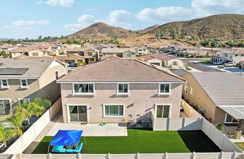 Sun City House | Modern 3000 sqrt 5-Bedroom House w Gated Yard, Garage, Baby Crib, Nice View