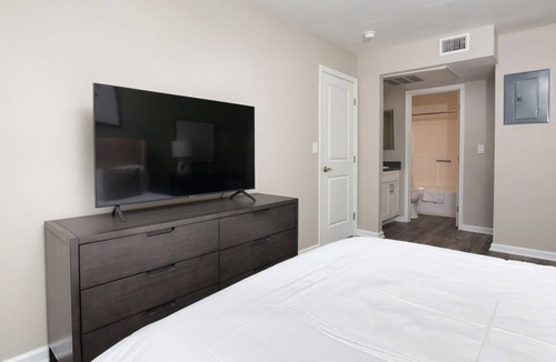 Chino Apartment | Modern Apartment in Prime Location (ID8237X51)
