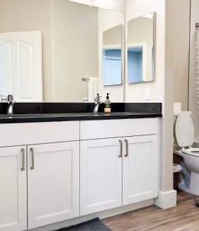 La Brea Hotel | Modern Apartment in Trendy Area