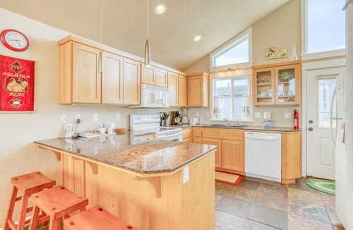 Bayshore House | Modern Beach Home with Jetted tub, Views of the Bay!