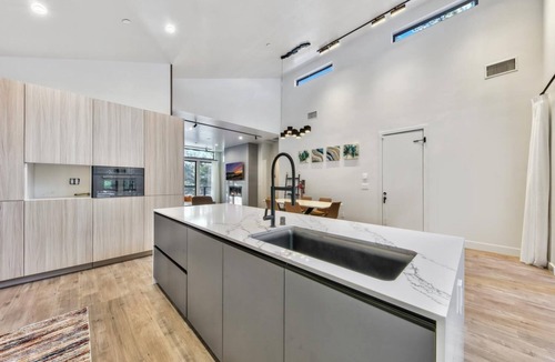 Black Bart Cabin | Modern Cabin - Unmatched Luxury - Brand New, Eco Friendly, Hot Tub