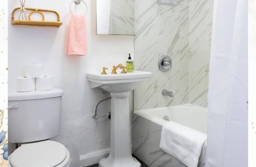 Rampart Village Apartment | Modern Charm Studio in DTLA for 2!