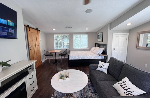 Dixon Apartment | Modern Cozy 1-bedroom Detached Apartment with Private Parking, W/D, Fiber Wifi