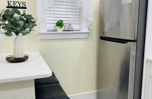 Arlington Apartment | Modern & Cozy apartment near top attractions Stadium,beaches ,downtown & more!