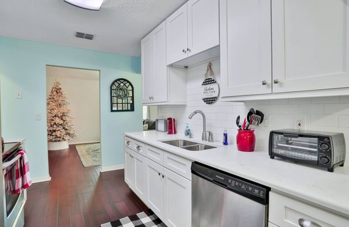 Doctors Inlet House | ★Modern E. Orange Park 6+Bed Fence Garage Beach 45min★ 1 of 7 local properties