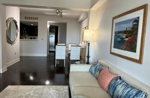 Westwood Apartment | Modern Executive Suite near Sony Studios, Hollywood & Beverly Hills