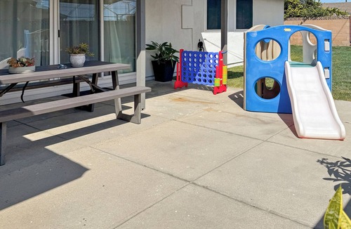 Southwest Anaheim House | Modern Family Getaway Near Disney & Knott’s – Arcade Fun!