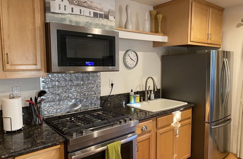 Chico House | Modern Guesthouse W/Tennis Court & Swimming Pool! Short walk to Bidwell Park!
