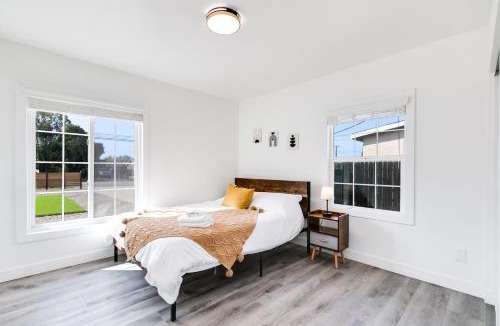 Charter Oak House | Modern Home - Family Fun Hub - Getaway - Billiards By Zen Living Short Term Rental