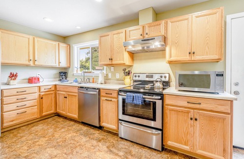 Kenwood House | Modern home with enclosed yard, central AC & washer/dryer - near wineries