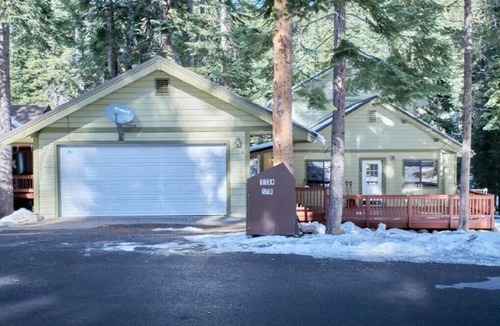 Kingswood Estates House | Modern house close to lake and ski