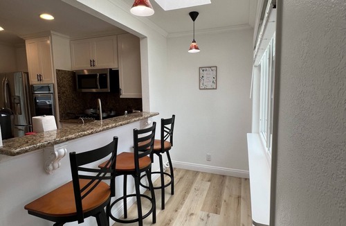 Casa Conejo House | Modern King Beds/Beautiful Large yards/Long Stay/WI-FI/WFH/25 mins to Beach/FWY