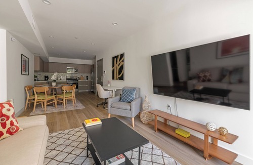 West Los Angeles Apartment | Modern Living in Prime West LA Location!