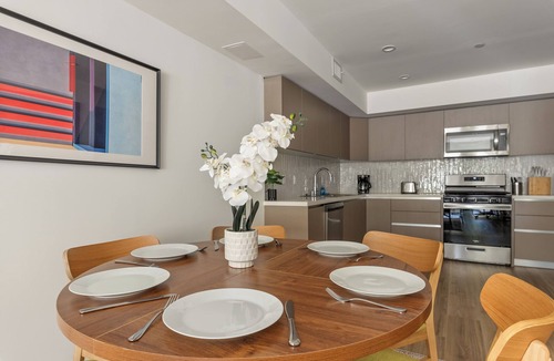 West Los Angeles Apartment | Modern Living in Prime West LA Location!
