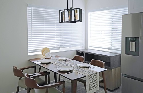 Paradise Valley House | Modern & Luxurious 3BR near SFO for Families/Executives Fast WiFi Free Parking