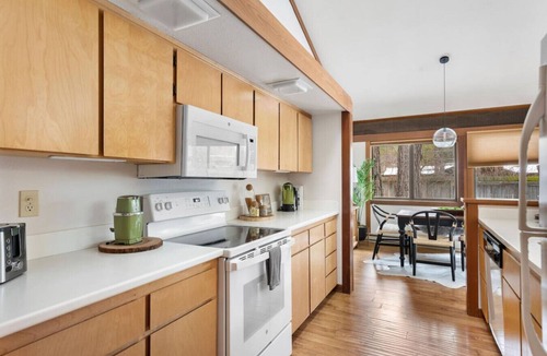 Graeagle Cabin | Modern Luxury Golf Cabin, Pets, A/C, couples