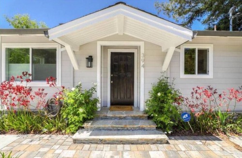 Shoreline West House | Modern Private Home W/Pool Near Downtown MV!