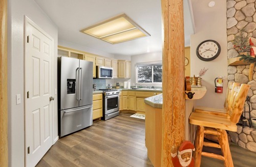 Castle Glen Estates Ski Chalet | Modern Relaxation at Castle Glen Gem Big Bear Lake
