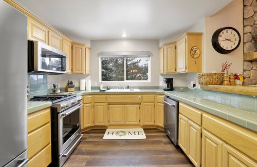 Castle Glen Estates Ski Chalet | Modern Relaxation at Castle Glen Gem Big Bear Lake