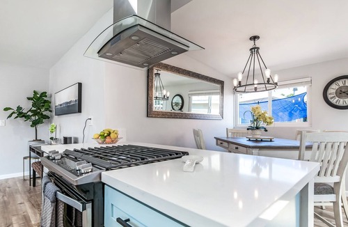 Talmadge House | Modern Renovated 4BR Estate Mins to Beach/Airport