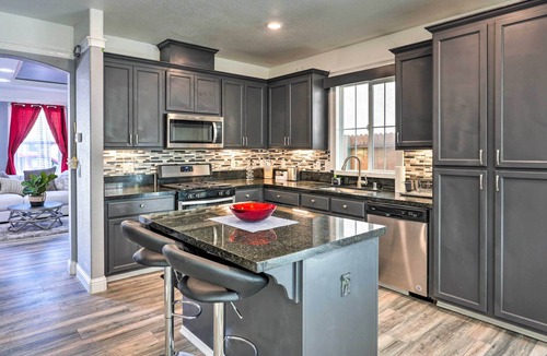 Southwestern Sacramento House | Modern Sacramento House ~ 12 Mi to Downtown!