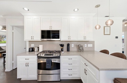 West San Jose House | Modern Silicon Valley Home With Spacious Backyard & Laundry