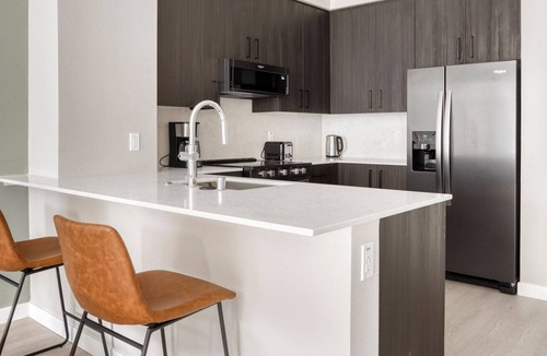 South San Francisco Apartment | Modern South San Francisco 1BR w/ Gym & W/D, nr restaurants, by Blueground
