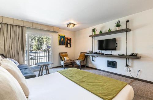 Truckee House | Modern Studio Deluxe #231 at Donner Lake Village