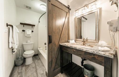 Truckee House | Modern Studio Deluxe #231 at Donner Lake Village