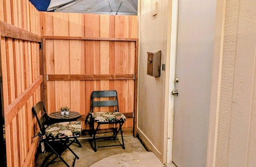 South Natomas Apartment | Modern Studio Escape - Perfect Location