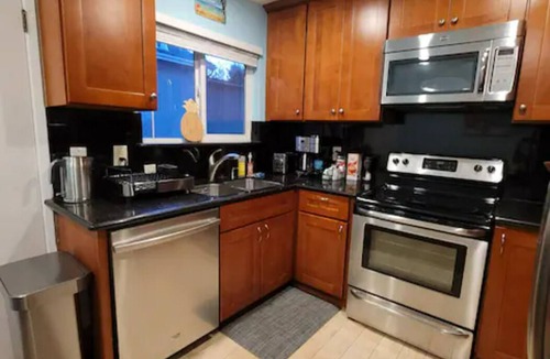 University South Condo | Modern Tropical Vacation Home, Palo Alto/Stanford #655