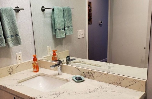 Pacific Terrace Apartment | Modern upscale apartment in the heart of the Gaslamp District!