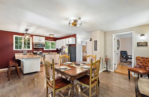 Northwood Cabin | Monte Rio Treehouse ~ Dog Friendly, Redwoods, Walk to Restaurants and River