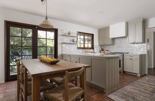 Hedgerow House | Montecito Cottage in Hedgerow Walk to Miramar