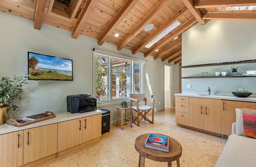 Hedgerow Cottage | Montecito Beach Holiday - Tropical Coastal Cottage within Walking Distance to Miramar Beach