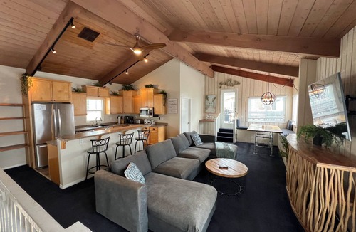 South Mission Beach House | Month of July 2025 Available! Cheaper by the month! Big Blue Ocean view!