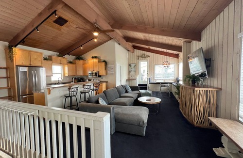 South Mission Beach House | Month of July 2025 Available! Cheaper by the month! Big Blue Ocean view!