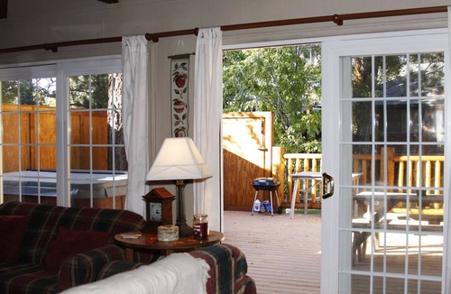 Upper Moonridge Cabin | Moonridge Ozone Spa Cabin- Pets are Free! Enclosed deck, Flat parking 2025-0093