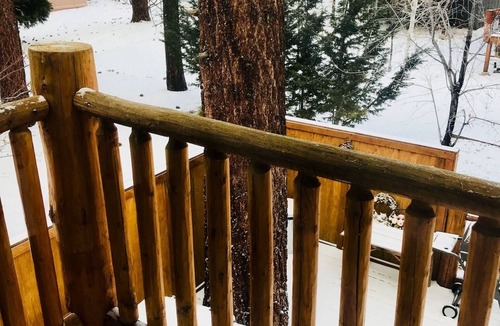 Upper Moonridge Cabin | Moonridge Ozone Spa Cabin- Pets are Free! Enclosed deck, Flat parking 2025-0093