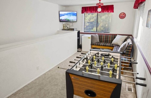 Moonridge Ski Chalet | Moonridge Ski&Zoo Chalet HotTub/4 BB/BBQ/Fire Pit