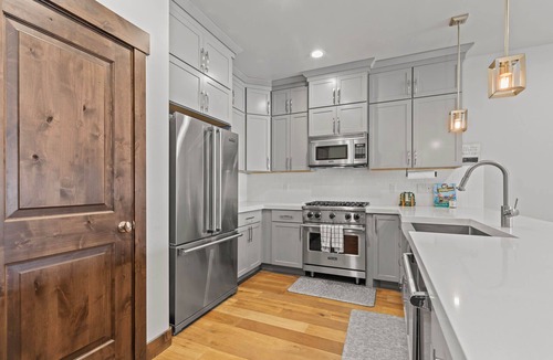 Park City House | Moose Mgmt at Black Rock 14442: Fully Equipped Kitchen-Pvt Hot Tub-Dogs Welcome