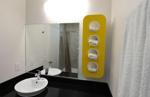 Fountain Valley Hotel | Motel 6-Fountain Valley, CA - Huntington Beach Area