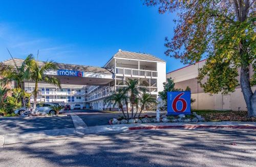 Fountain Valley Hotel | Motel 6-Fountain Valley, CA - Huntington Beach Area