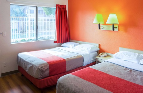 Porterville Hotel | Motel 6 Porterville, CA