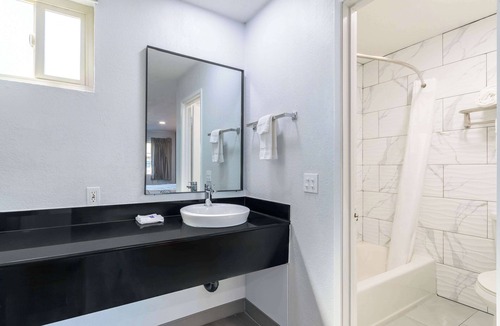 Willows Hotel | Motel 6 Willows, CA