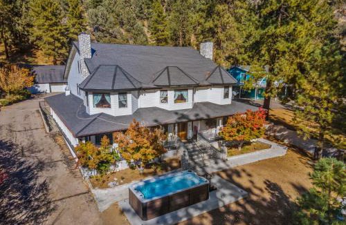 Wrightwood Villa | Mountain High Luxury Castle &Spa