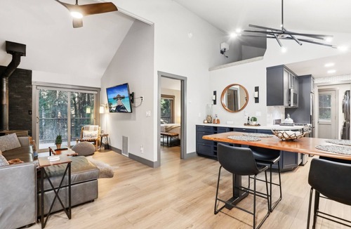 Pollock Pines Cabin | Mountain modern cabin close to Apple Hill wineries and Sly Park Recreation area.