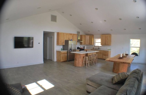 Groveland House | Mountain Place Updated 3br 2ba home