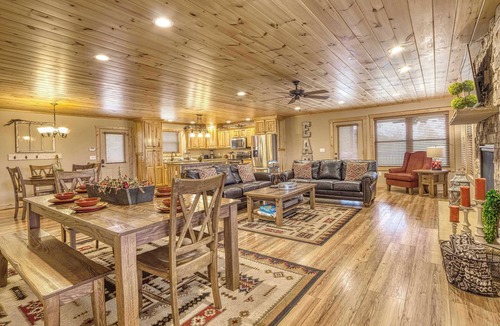 Wears Valley House | Mountain Views for 14, Hot Tub, Game Room, Theater | Community Pool, Peaceful Wears Valley Home, 30 Mins to Dollywood and Gatlinburg, 24 Hr Hospitality