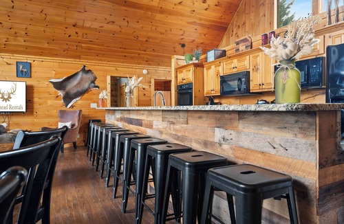 Gatlinburg Cabin | Mountain Views-Near Downtown- 2 Hot Tubs